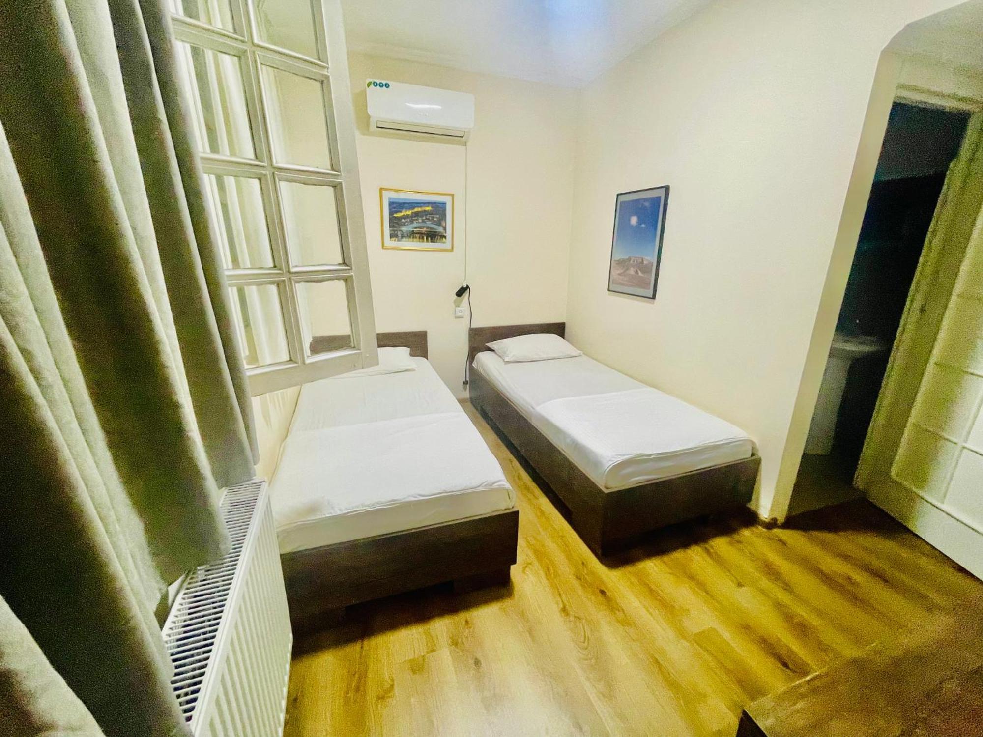 Hotel Klarastan Bon Voyage Tiflis Dış mekan fotoğraf