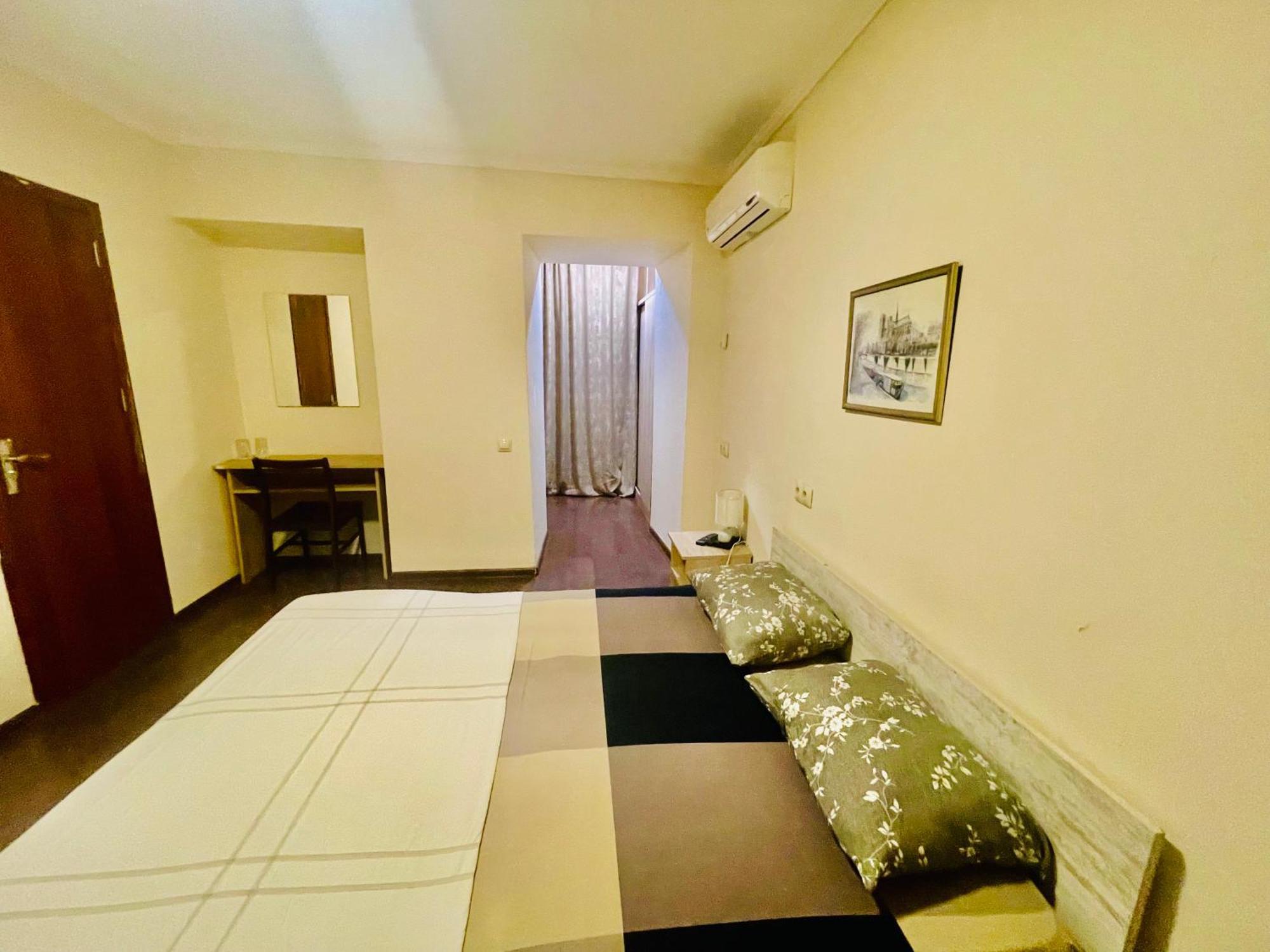 Hotel Klarastan Bon Voyage Tiflis Dış mekan fotoğraf